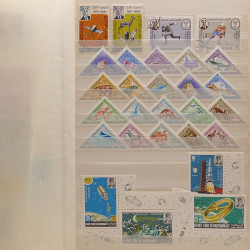 Lot de timbres d'Arabie - Moyen Orient neufs et oblitérés en un album.