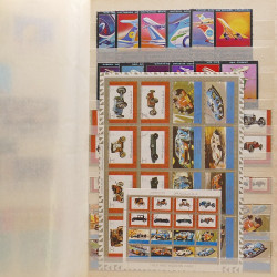 Lot de timbres d'Arabie - Moyen Orient neufs et oblitérés en un album.