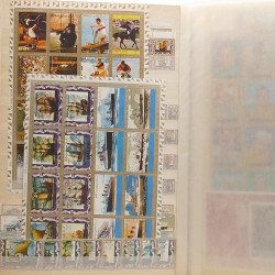 Lot de timbres d'Arabie - Moyen Orient neufs et oblitérés en un album.