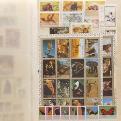 Lot de timbres d'Arabie - Moyen Orient neufs et oblitérés en un album.