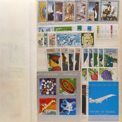 Lot de timbres d'Arabie - Moyen Orient neufs et oblitérés en un album.