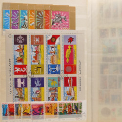 Lot de timbres d'Arabie - Moyen Orient neufs et oblitérés en un album.