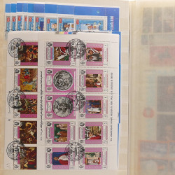 Lot de timbres d'Arabie - Moyen Orient neufs et oblitérés en un album.