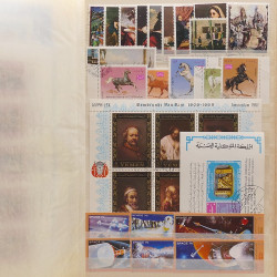 Lot de timbres d'Arabie - Moyen Orient neufs et oblitérés en un album.