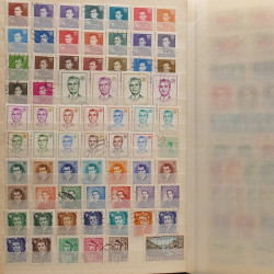 Lot de timbres d'Arabie - Moyen Orient neufs et oblitérés en un album.