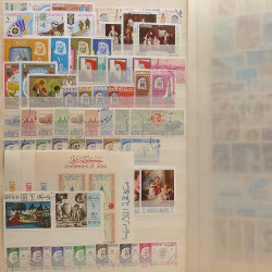 Lot de timbres d'Arabie - Moyen Orient neufs et oblitérés en un album.