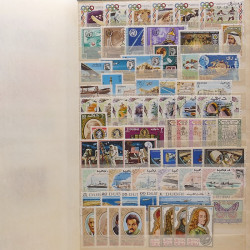 Lot de timbres d'Arabie - Moyen Orient neufs et oblitérés en un album.
