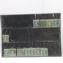 Vrac philatélique de timbres du monde neufs et oblitérés en un carton.