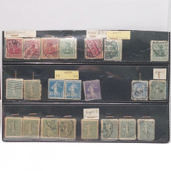 Vrac philatélique de timbres du monde neufs et oblitérés en un carton.