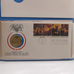 Vrac philatélique de timbres du monde neufs et oblitérés en un carton.