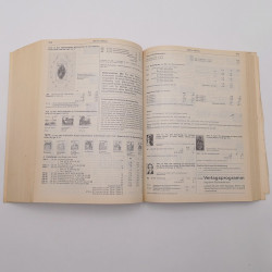 Vrac philatélique de timbres du monde neufs et oblitérés en un carton.