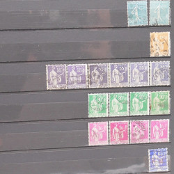 Vrac philatélique de timbres du monde neufs et oblitérés en un carton.