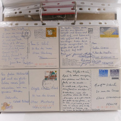 Vrac philatélique de timbres du monde neufs et oblitérés en un carton.