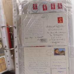 Vrac philatélique de timbres du monde neufs et oblitérés en un carton.