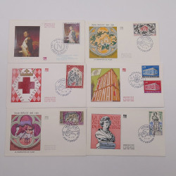 Vrac philatélique de timbres du monde neufs et oblitérés en un carton.