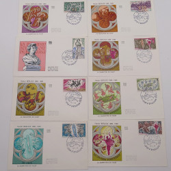 Vrac philatélique de timbres du monde neufs et oblitérés en un carton.