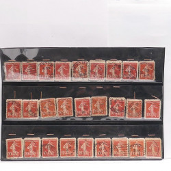 Vrac philatélique de timbres du monde neufs et oblitérés en un carton.