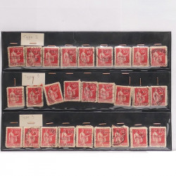 Vrac philatélique de timbres du monde neufs et oblitérés en un carton.