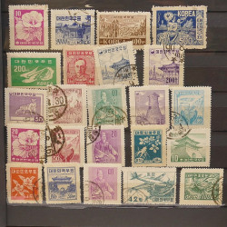 Vrac philatélique de timbres du monde neufs et oblitérés en un carton.
