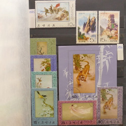 Vrac philatélique de timbres du monde neufs et oblitérés en un carton.