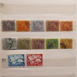 Vrac philatélique de timbres du monde neufs et oblitérés en un carton.