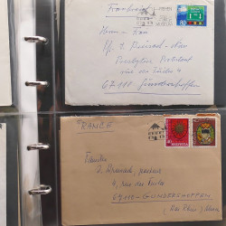 Vrac philatélique de timbres du monde neufs et oblitérés en un carton.