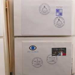 Vrac philatélique de timbres du monde neufs et oblitérés en un carton.