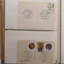 Vrac philatélique de timbres du monde neufs et oblitérés en un carton.