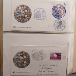 Vrac philatélique de timbres du monde neufs et oblitérés en un carton.