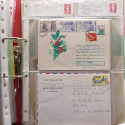 Vrac philatélique de timbres du monde neufs et oblitérés en un carton.