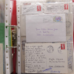 Vrac philatélique de timbres du monde neufs et oblitérés en un carton.