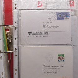 Vrac philatélique de timbres du monde neufs et oblitérés en un carton.