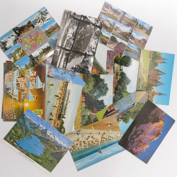 Vrac philatélique de timbres du monde neufs et oblitérés en un carton.