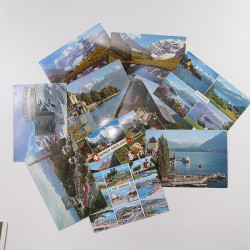 Vrac philatélique de timbres du monde neufs et oblitérés en un carton.