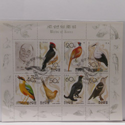 Vrac philatélique de timbres du monde neufs et oblitérés en un carton.