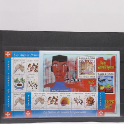 Vrac philatélique de timbres du monde neufs et oblitérés en un carton.