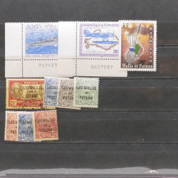 Vrac philatélique de timbres du monde neufs et oblitérés en un carton.