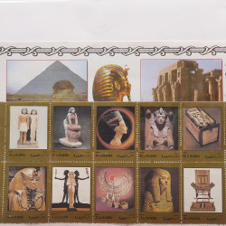 Vrac philatélique de timbres du monde neufs et oblitérés en un carton.