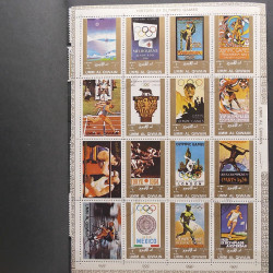 Vrac philatélique de timbres du monde neufs et oblitérés en un carton.