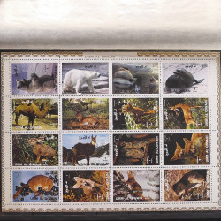 Vrac philatélique de timbres du monde neufs et oblitérés en un carton.