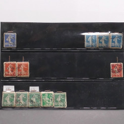 Vrac philatélique de timbres du monde neufs et oblitérés en un carton.