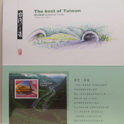 Vrac philatélique de timbres du monde neufs et oblitérés en un carton.