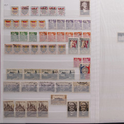 Vrac philatélique de timbres du monde neufs et oblitérés en un carton.