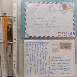 Vrac philatélique de timbres du monde neufs et oblitérés en un carton.