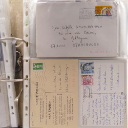 Vrac philatélique de timbres du monde neufs et oblitérés en un carton.