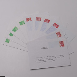 Vrac philatélique de timbres du monde neufs et oblitérés en un carton.