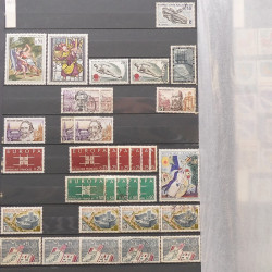 Lot de timbres de France 1963-1979 neufs et oblitérés en un album.