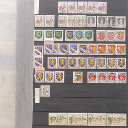 Lot de timbres de France 1963-1979 neufs et oblitérés en un album.