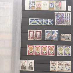 Lot de timbres de France 1963-1979 neufs et oblitérés en un album.