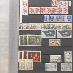 Lot de timbres de France 1963-1979 neufs et oblitérés en un album.